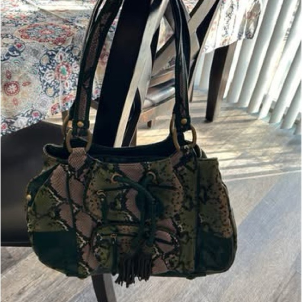 Sharif Green and Cream Shoulder Bag with Luxurious Design
